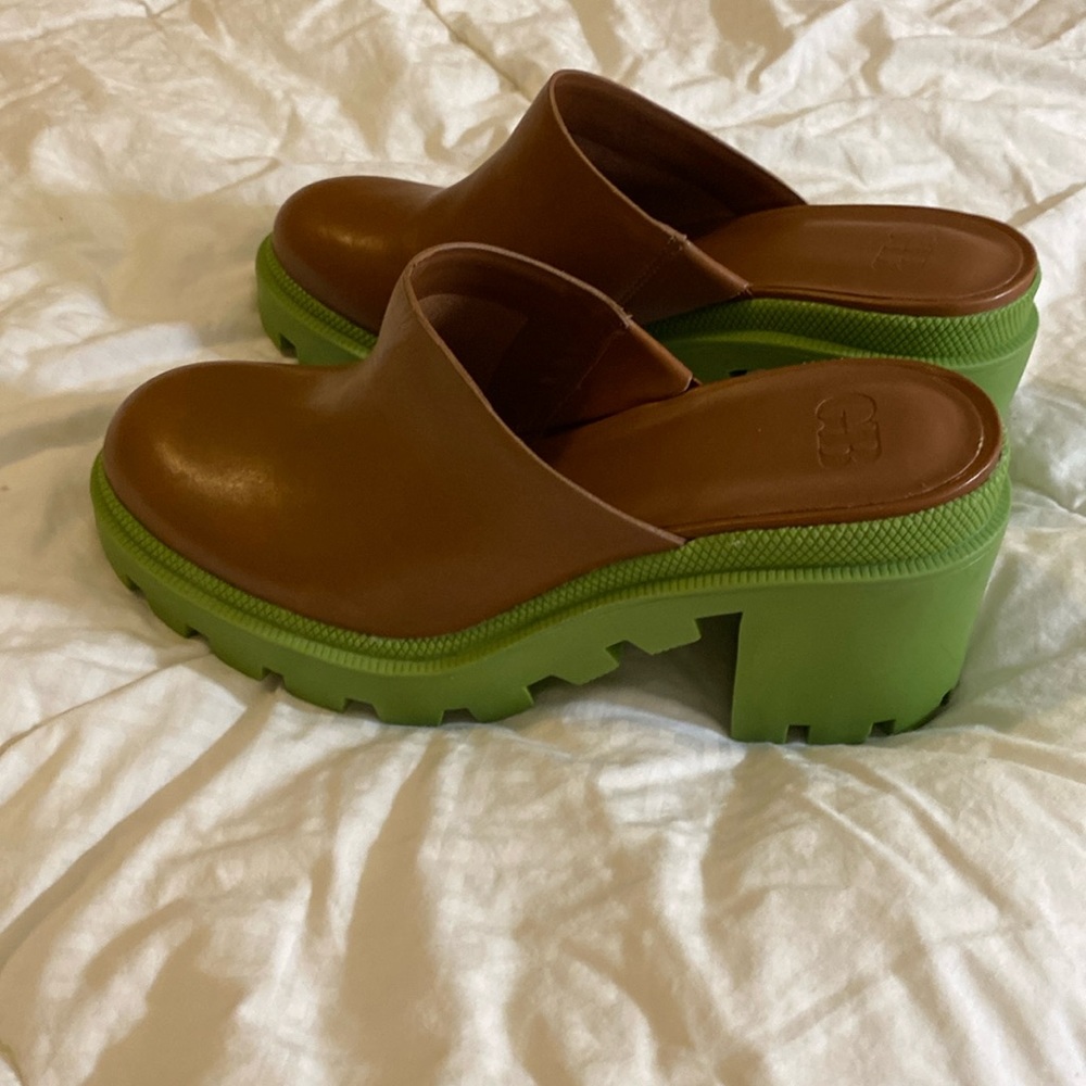 GB tan leather “high heel” clogs, 8M, NWT